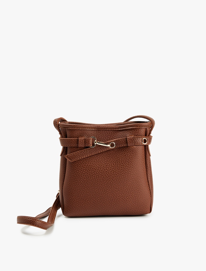 Kadın Metal Tokalı Askılı Deri Görünümlü Çapraz Çanta