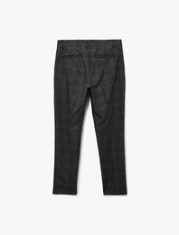 Regular Fit Viskon Karışımlı Cepli Düğmeli Kareli Kumaş Pantolon