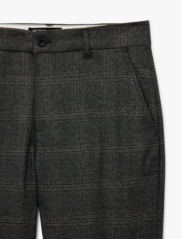  Regular Fit Viskon Karışımlı Cepli Düğmeli Kareli Kumaş Pantolon