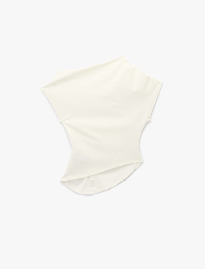  Kolsuz Drape Detaylı Asimetrik Tişört