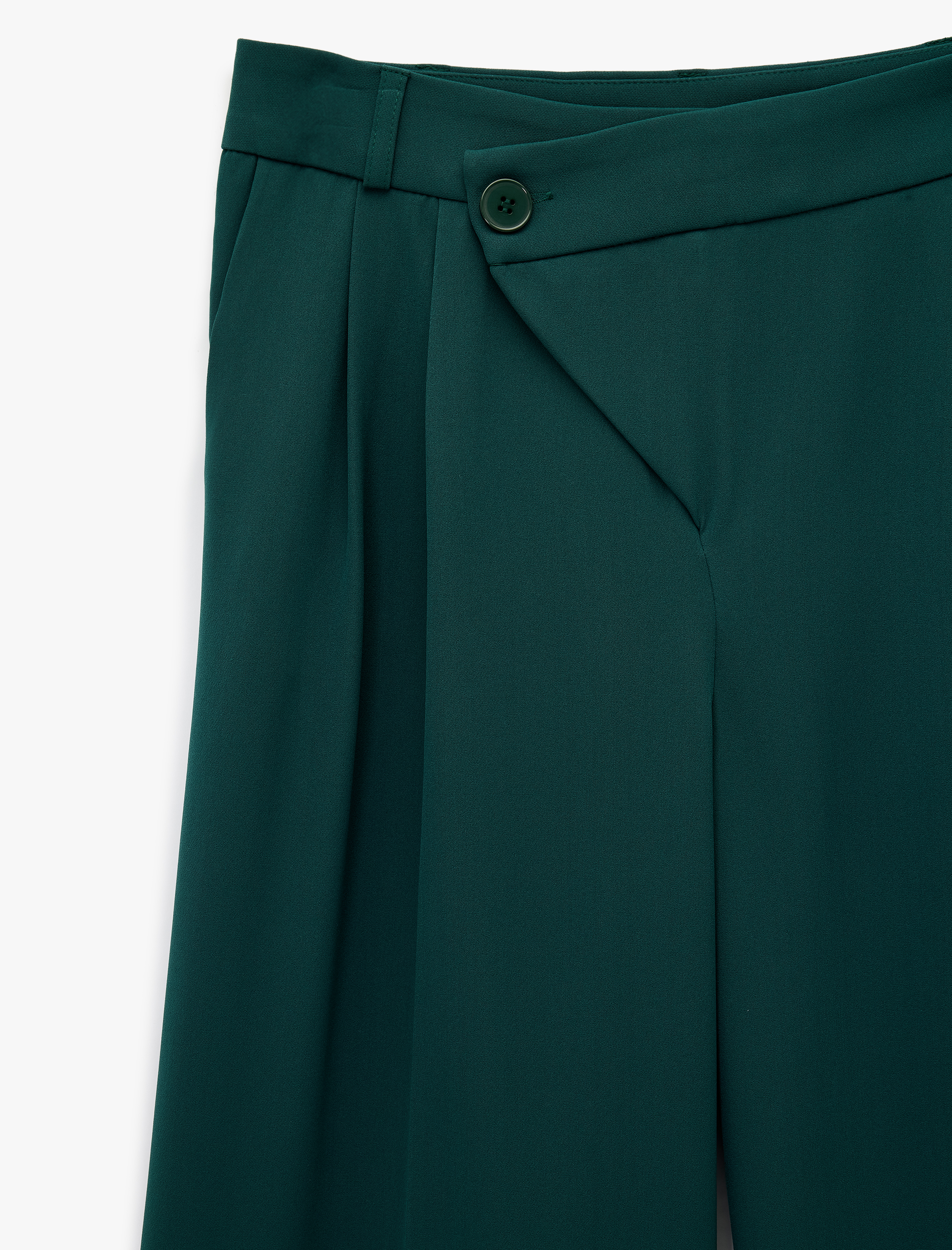   Asimetrik Kapama Detaylı Cepli Pile Detaylı Geniş Paça Kumaş Pantolon