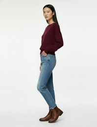 Uzun Kollu Viskon Karışımlı Kayık Yaka Triko Kazak