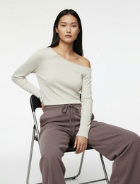 Asimetrik Yaka Slim Fit Omzu Açık Uzun Kollu Tişört