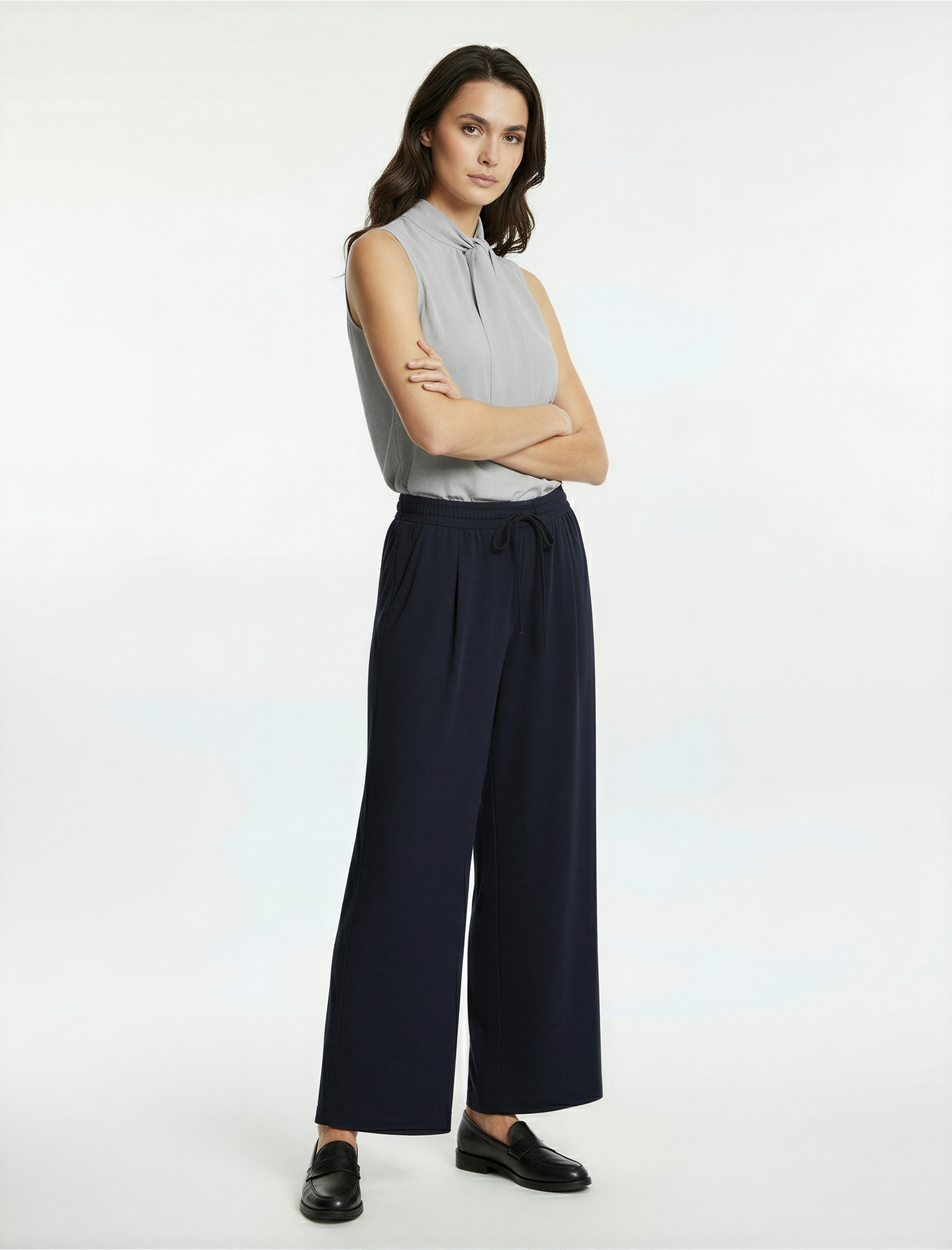   Bağlama Detaylı Dik Yaka Kolsuz Bluz