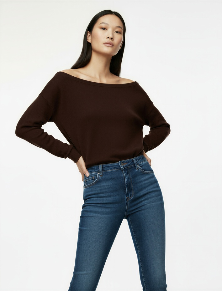  Rahat Kalıp Uzun Kollu Asimetrik Yaka Tişört