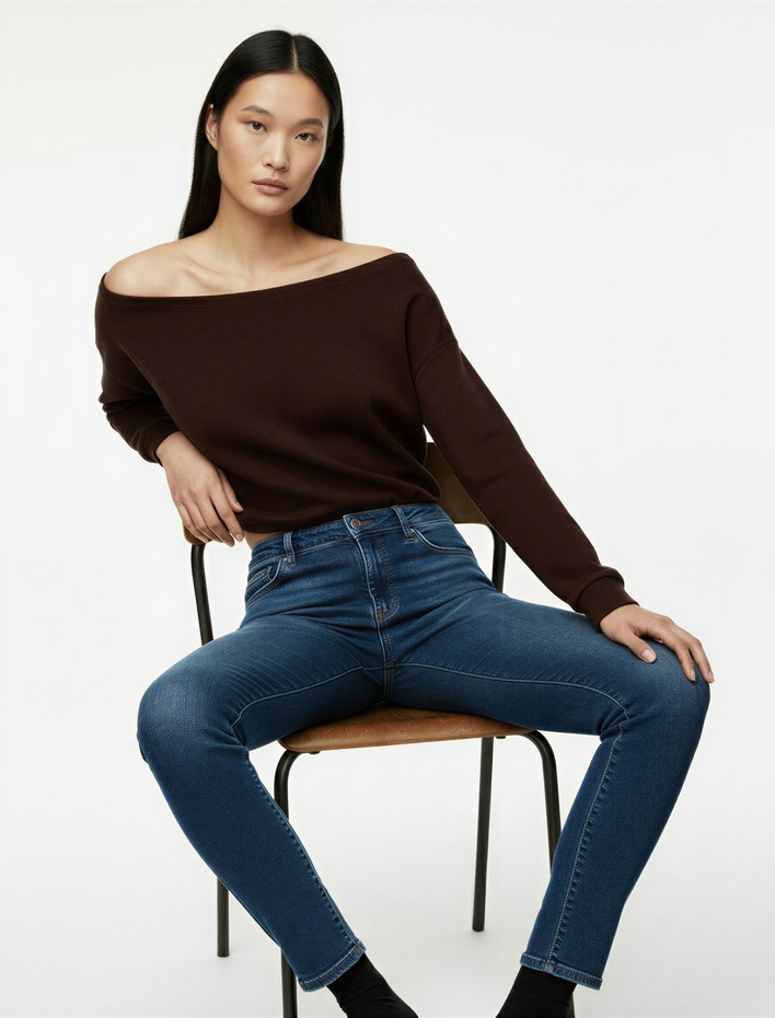  Rahat Kalıp Uzun Kollu Asimetrik Yaka Tişört