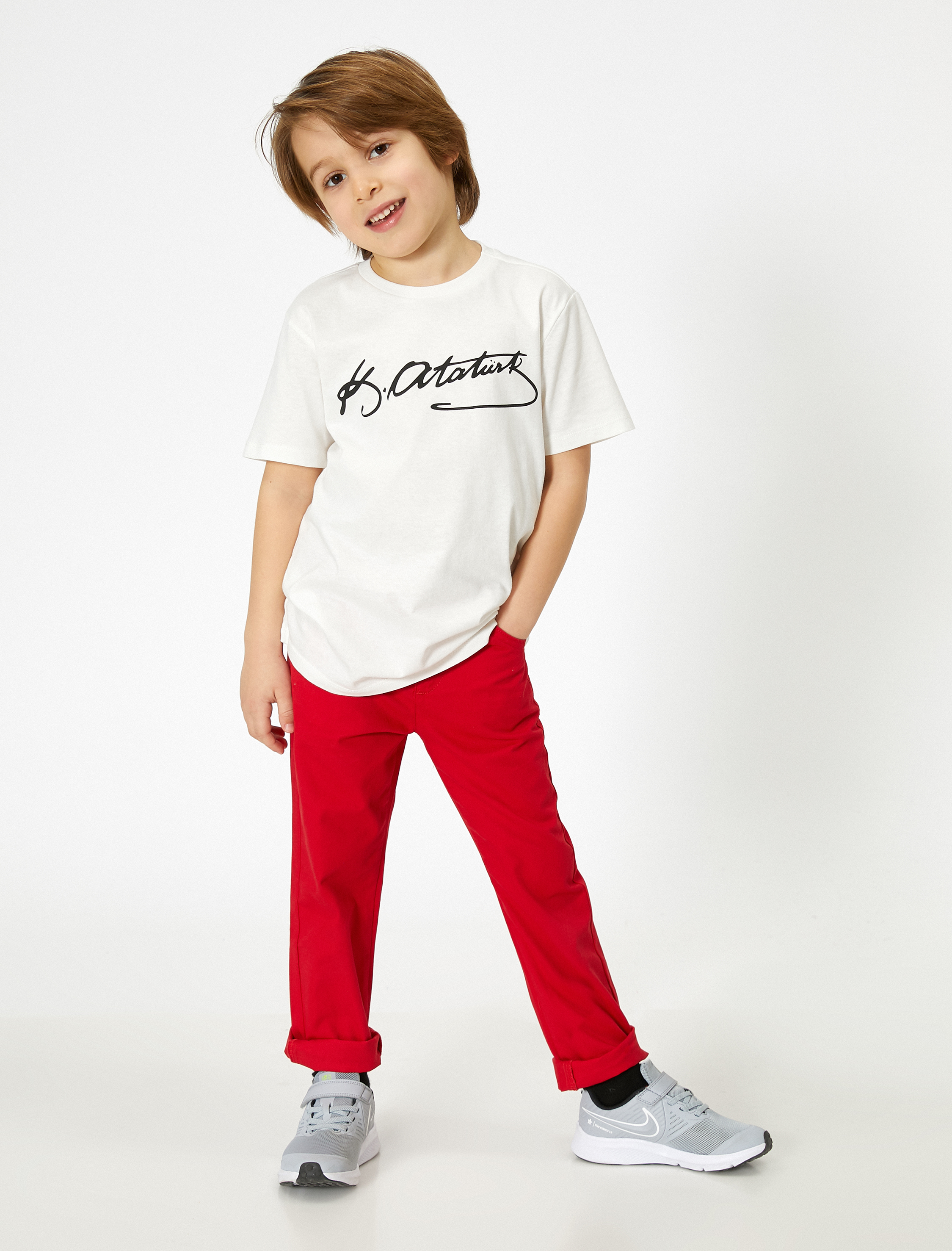  Erkek Çocuk Atatürk İmzası Baskılı Pamuklu Kısa Kollu Tişört