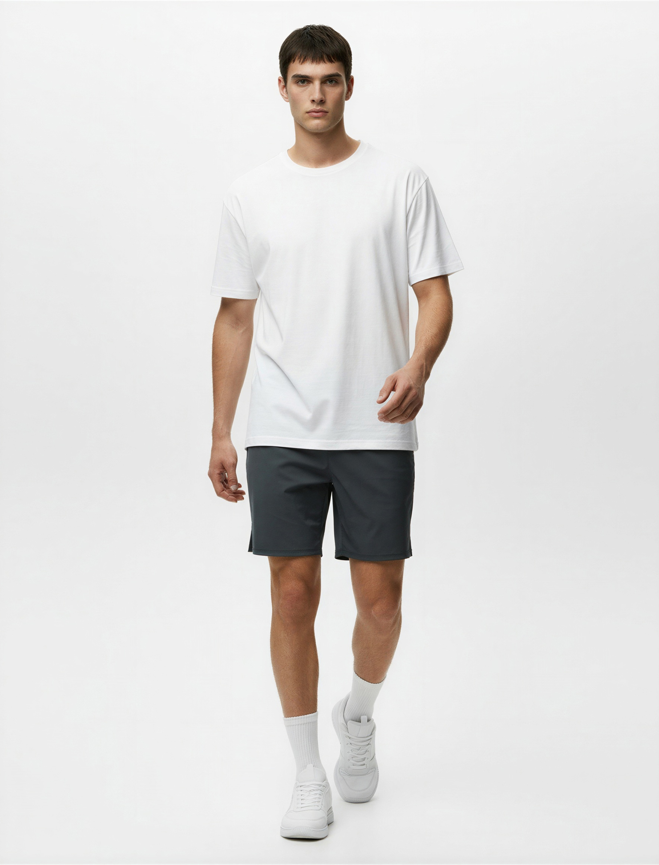   Regular Fit Yırtmaçlı Dikiş Detaylı Beli Lastikli Kısa Spor Şort