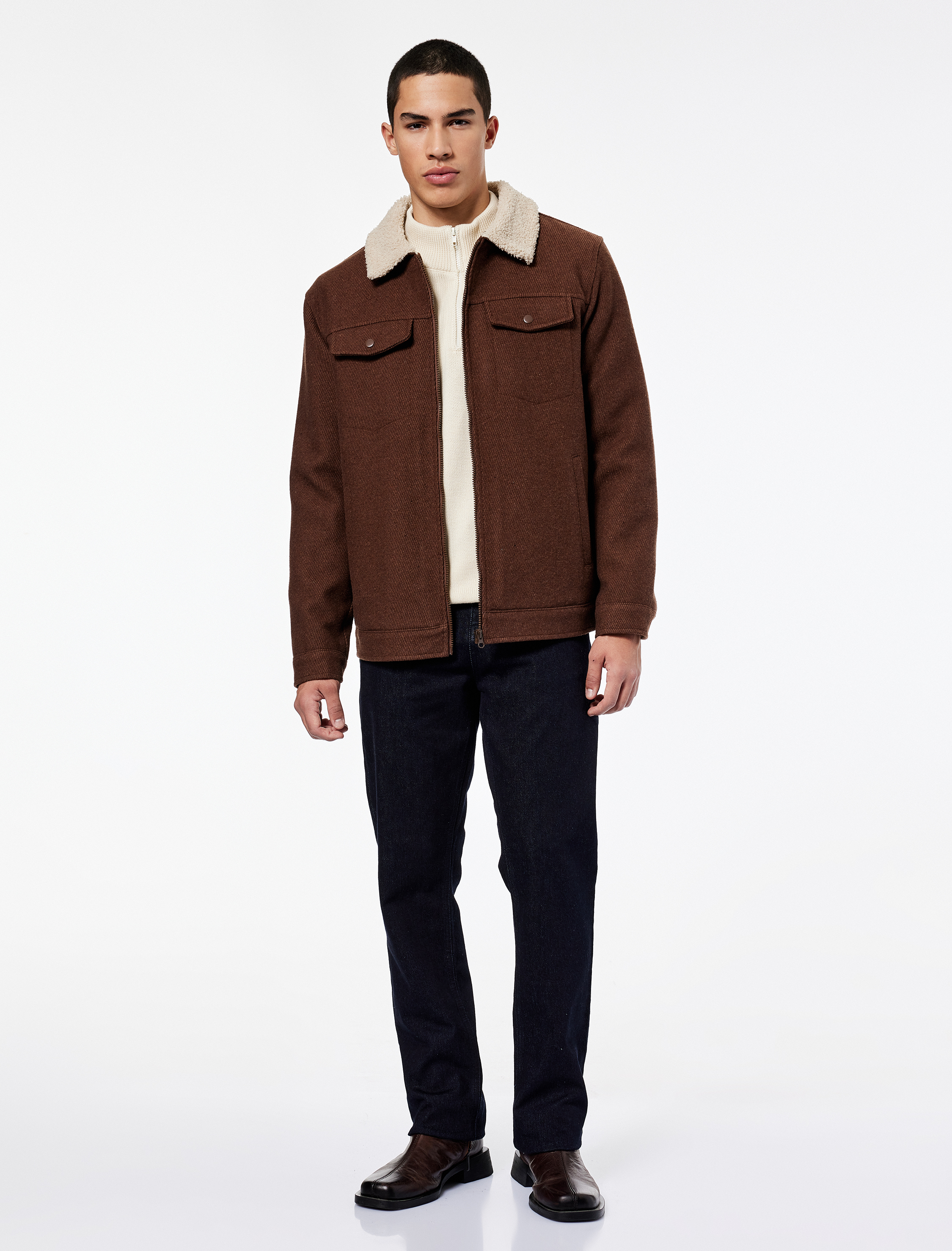   Uzun Kollu Cepli Fermuarlı İçi Peluş Astarlı Yakası Suni Kürklü Kışlık Kaşe Ceket