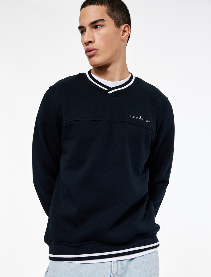  Regular Fit Uzun Kollu Çizgi Detaylı Şardonlu V Yaka Sweatshirt