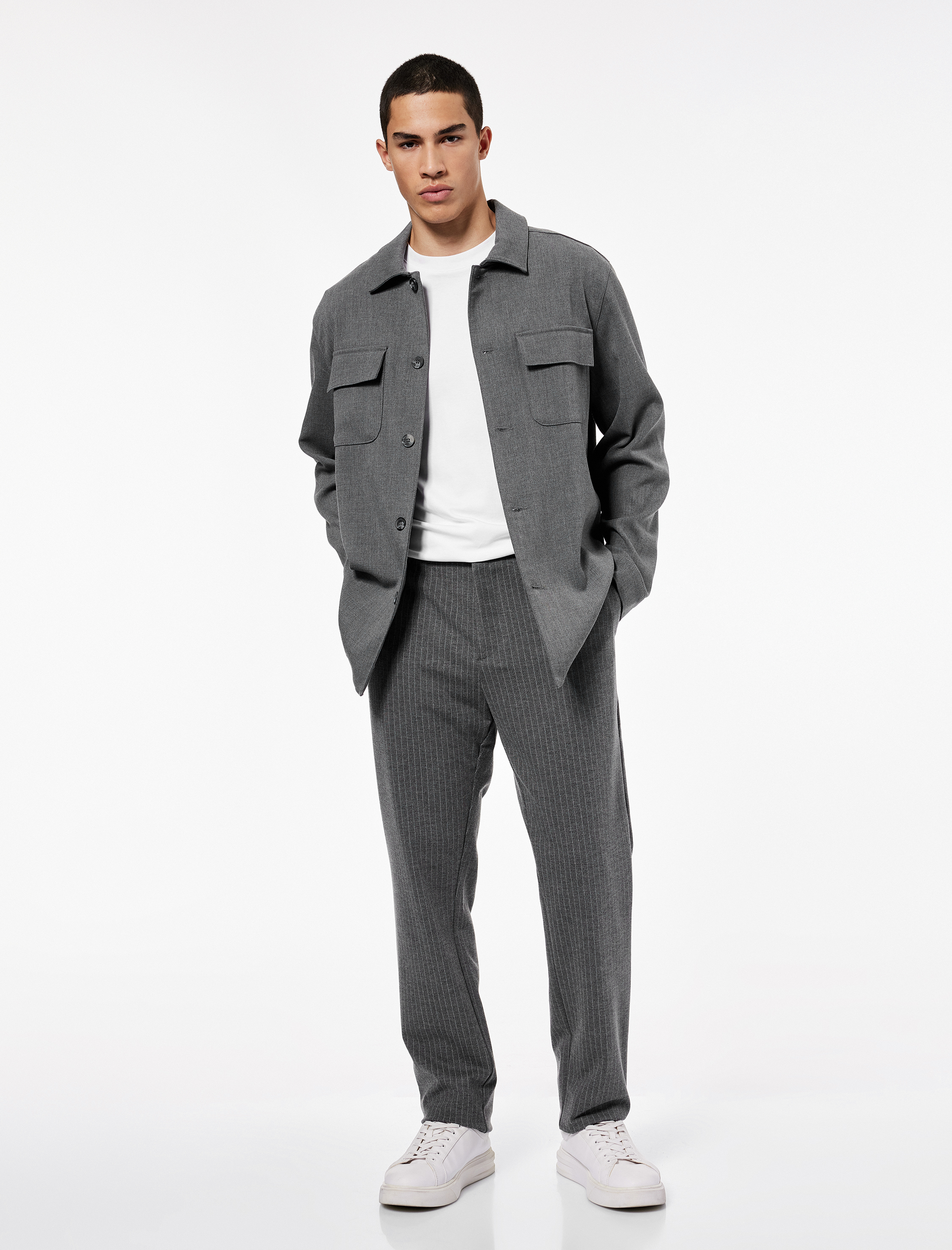   Viskon Karışımlı Cepli Regular Fit Çizgili Pileli Kumaş Pantolon