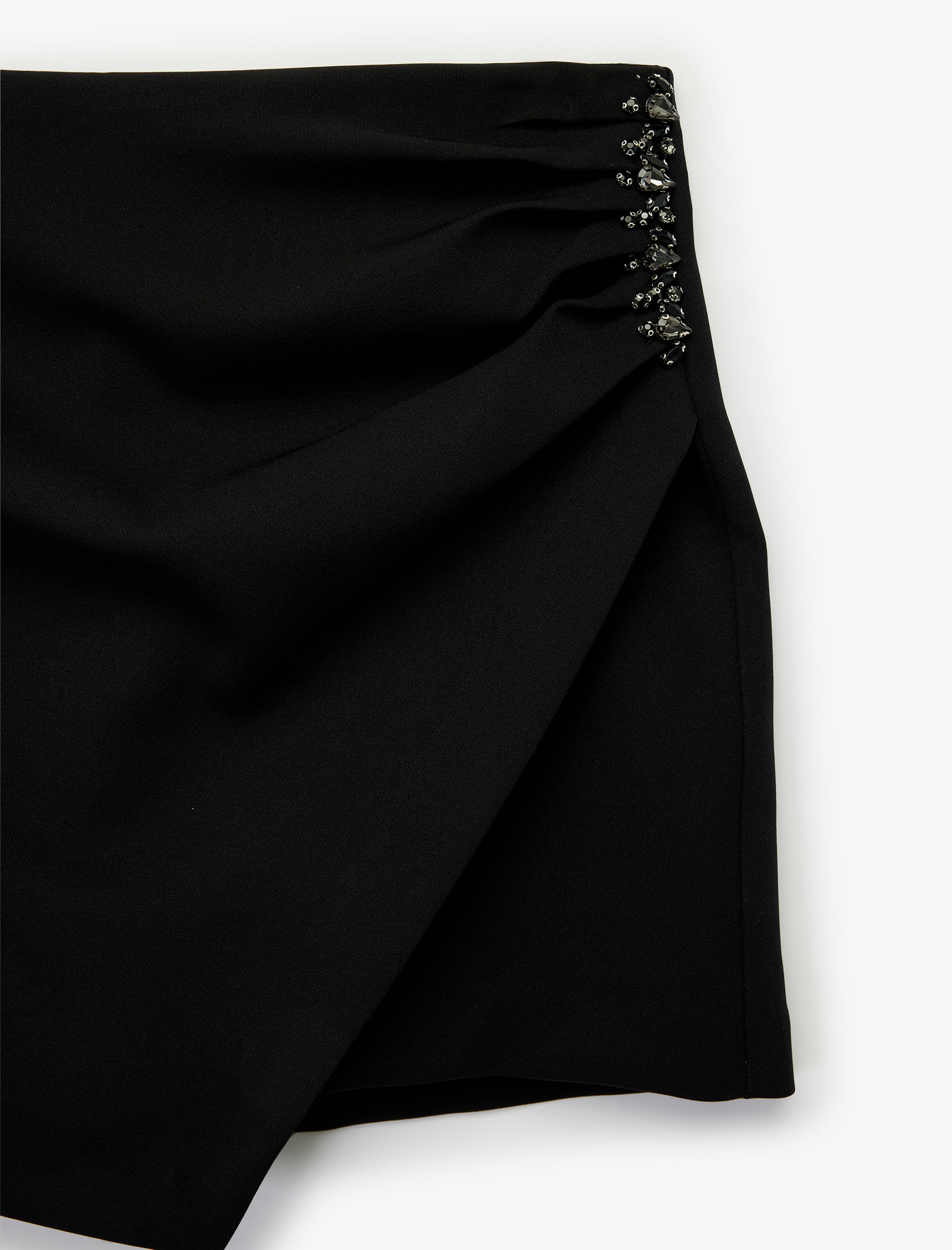   Drape Detaylı Kruvaze Mini Taşlı Şort Etek