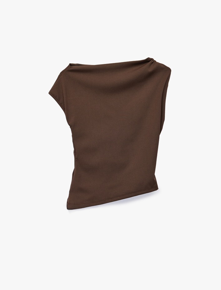  Kolsuz Drape Detaylı Asimetrik Tişört