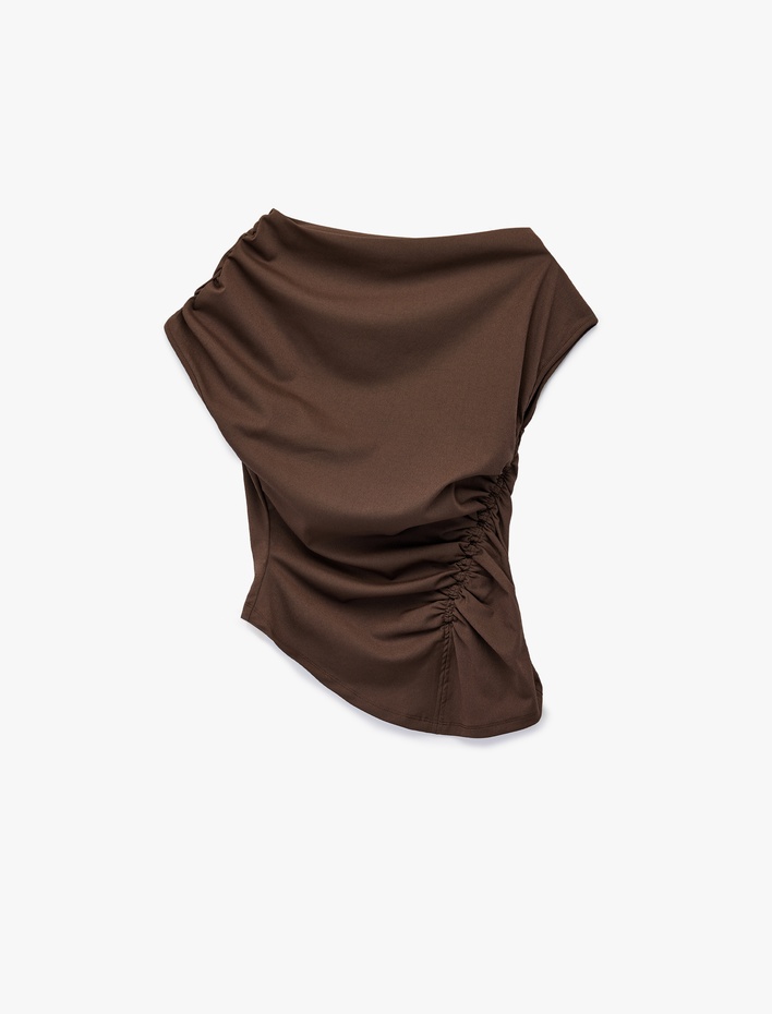  Kolsuz Drape Detaylı Asimetrik Tişört