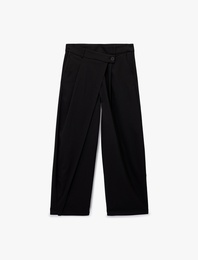 Asimetrik Kapama Detaylı Bol Paça Kumaş Pantolon