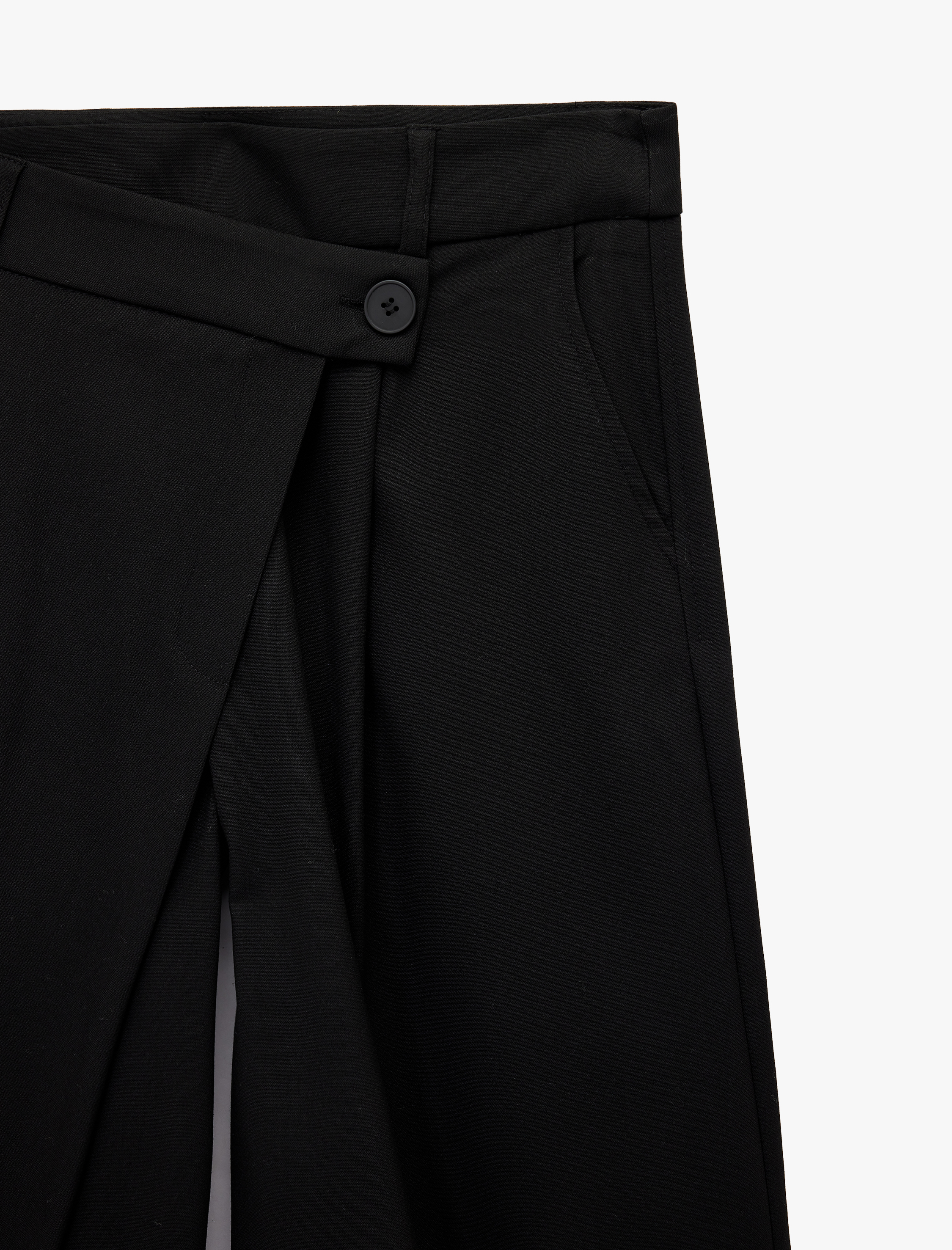   Asimetrik Kapama Detaylı Bol Paça Kumaş Pantolon