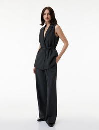 Koyun Yünü Karışımlı Kolsuz Kruvaze Yaka Kemerli Yelek