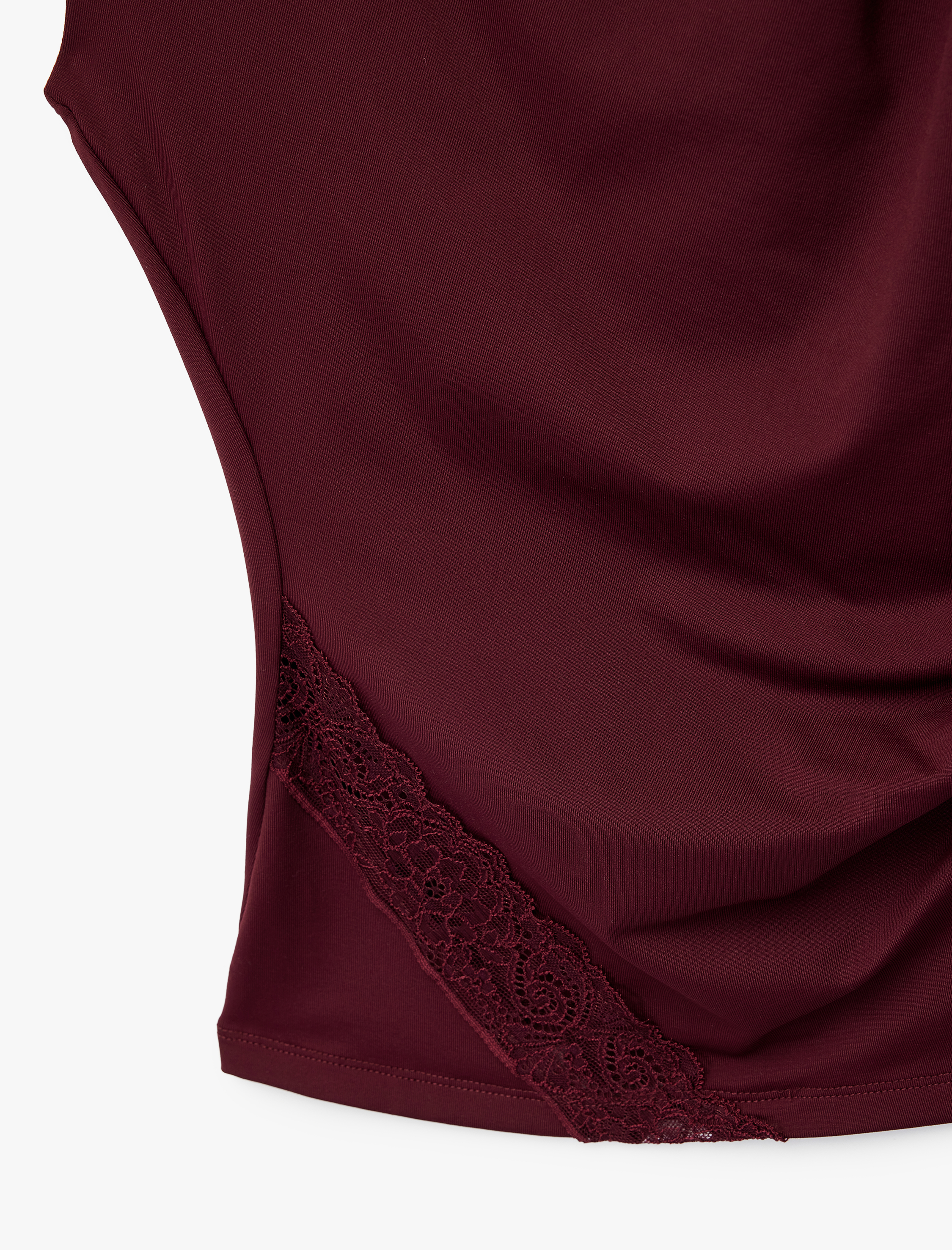   Slim Fit Kayık Yuvarlak Yaka Dantel Detaylı Kolsuz Bluz