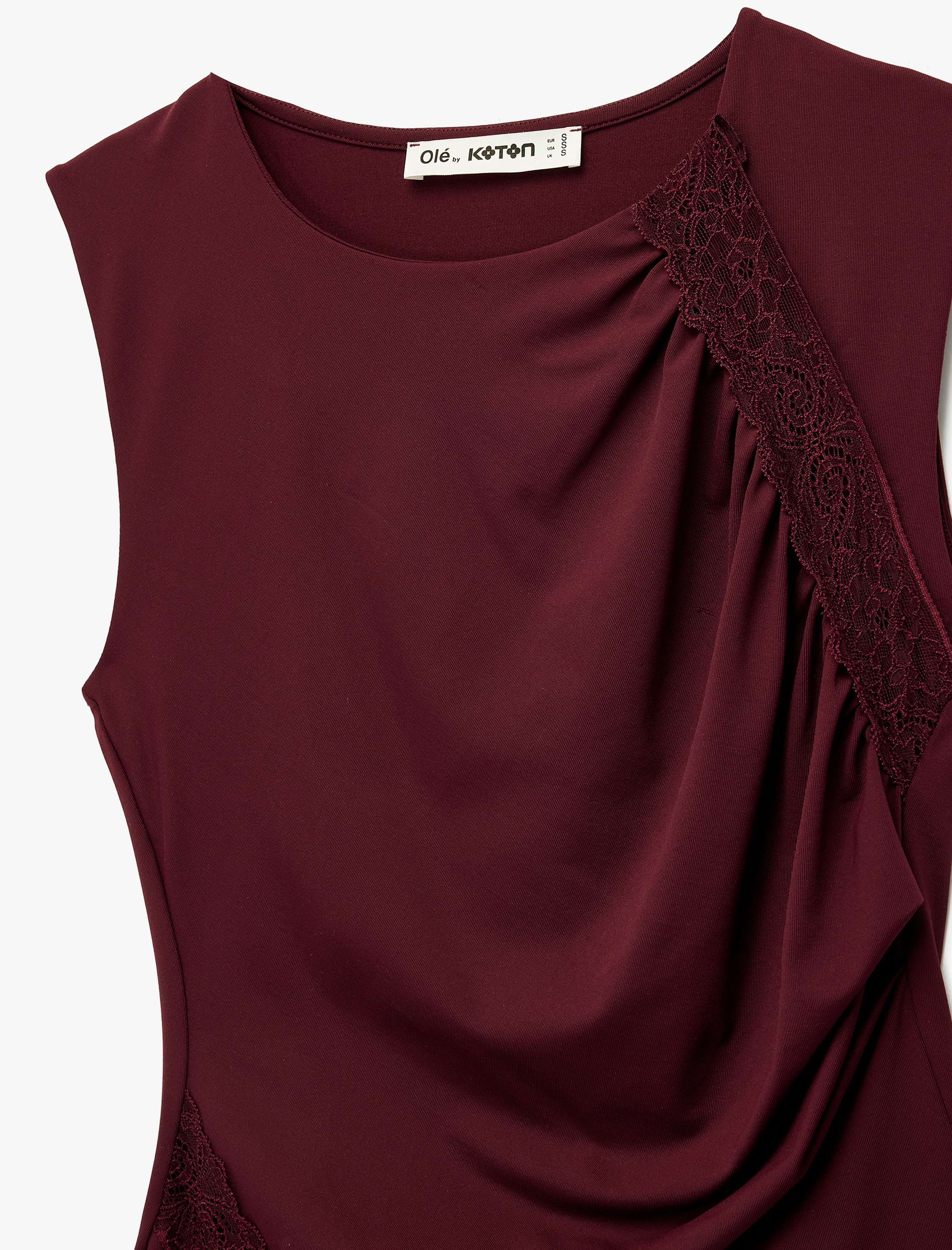   Slim Fit Kayık Yuvarlak Yaka Dantel Detaylı Kolsuz Bluz