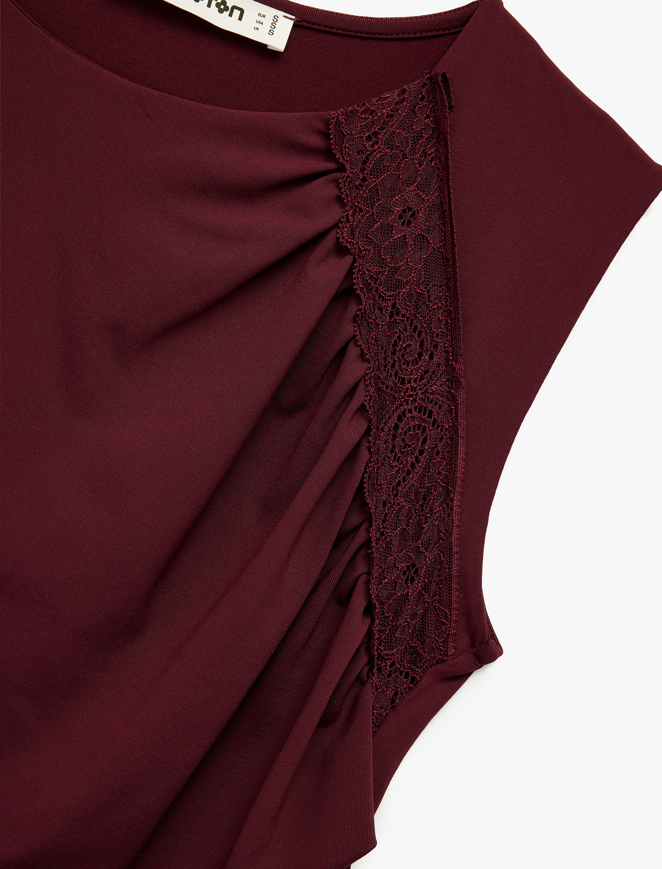   Slim Fit Kayık Yuvarlak Yaka Dantel Detaylı Kolsuz Bluz