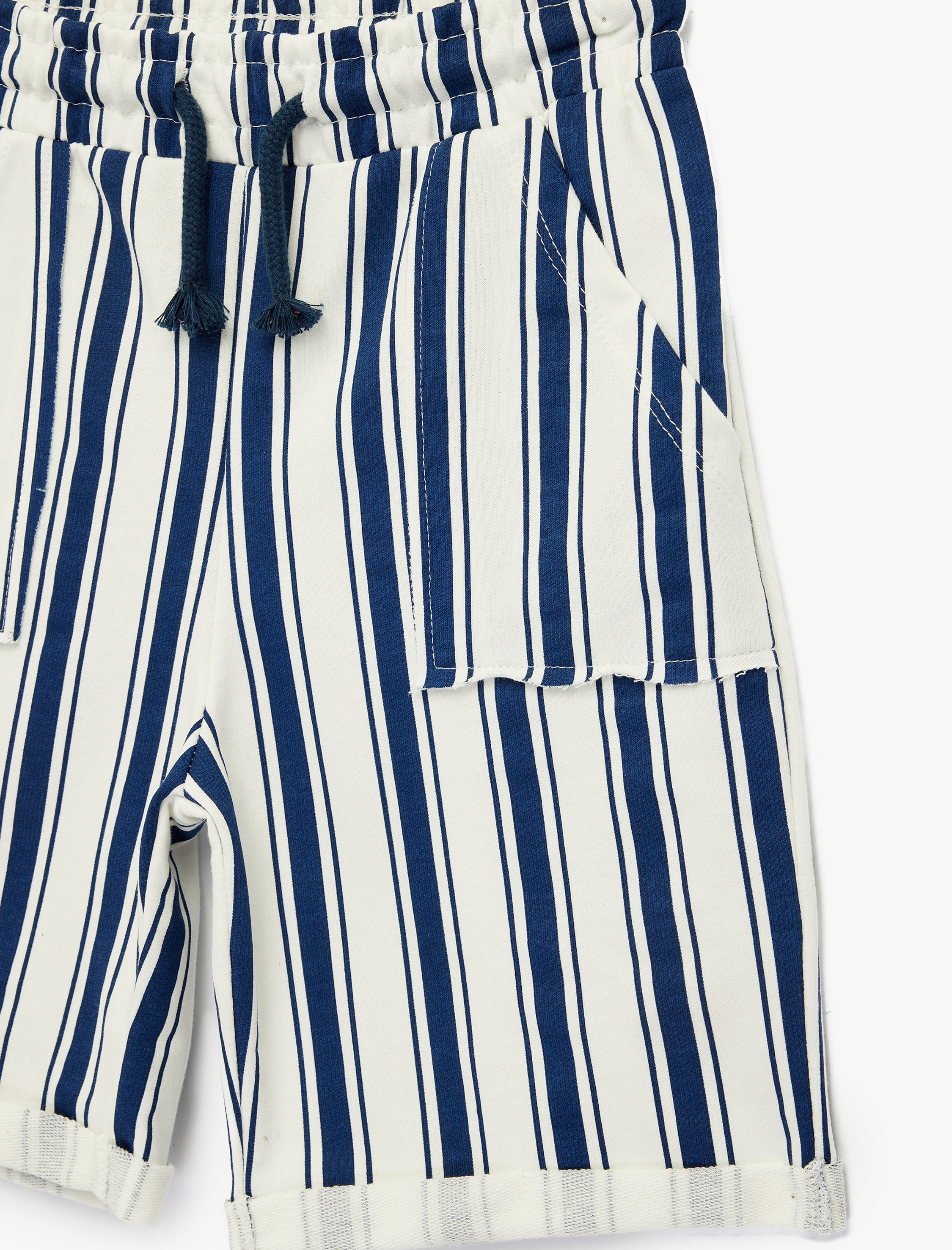  Erkek Çocuk Pamuklu Beli Bağcıklı Cep Detaylı Çizgili Şort