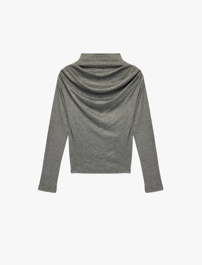  Koton X Şahika Ercüment - Uzun Kollu Dik Dökümlü Geniş Yaka Drapeli Tişört