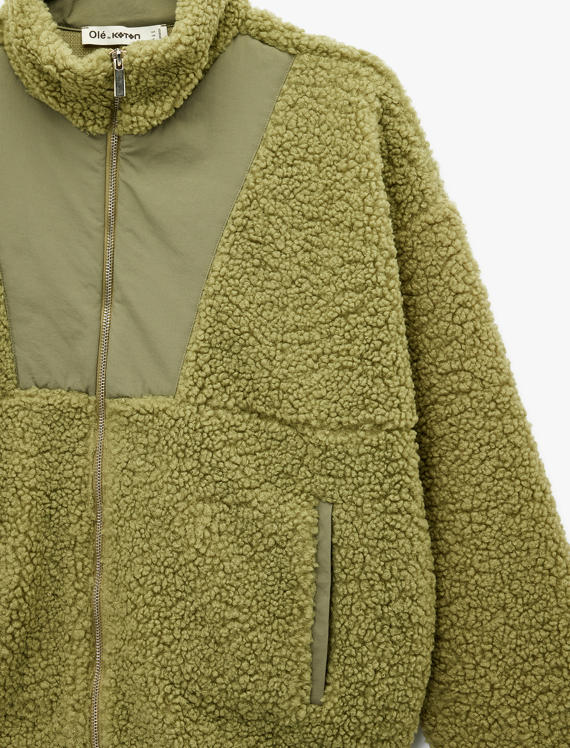   Uzun Kollu Cepli Dik Yaka Fermuarlı Peluş Ceket