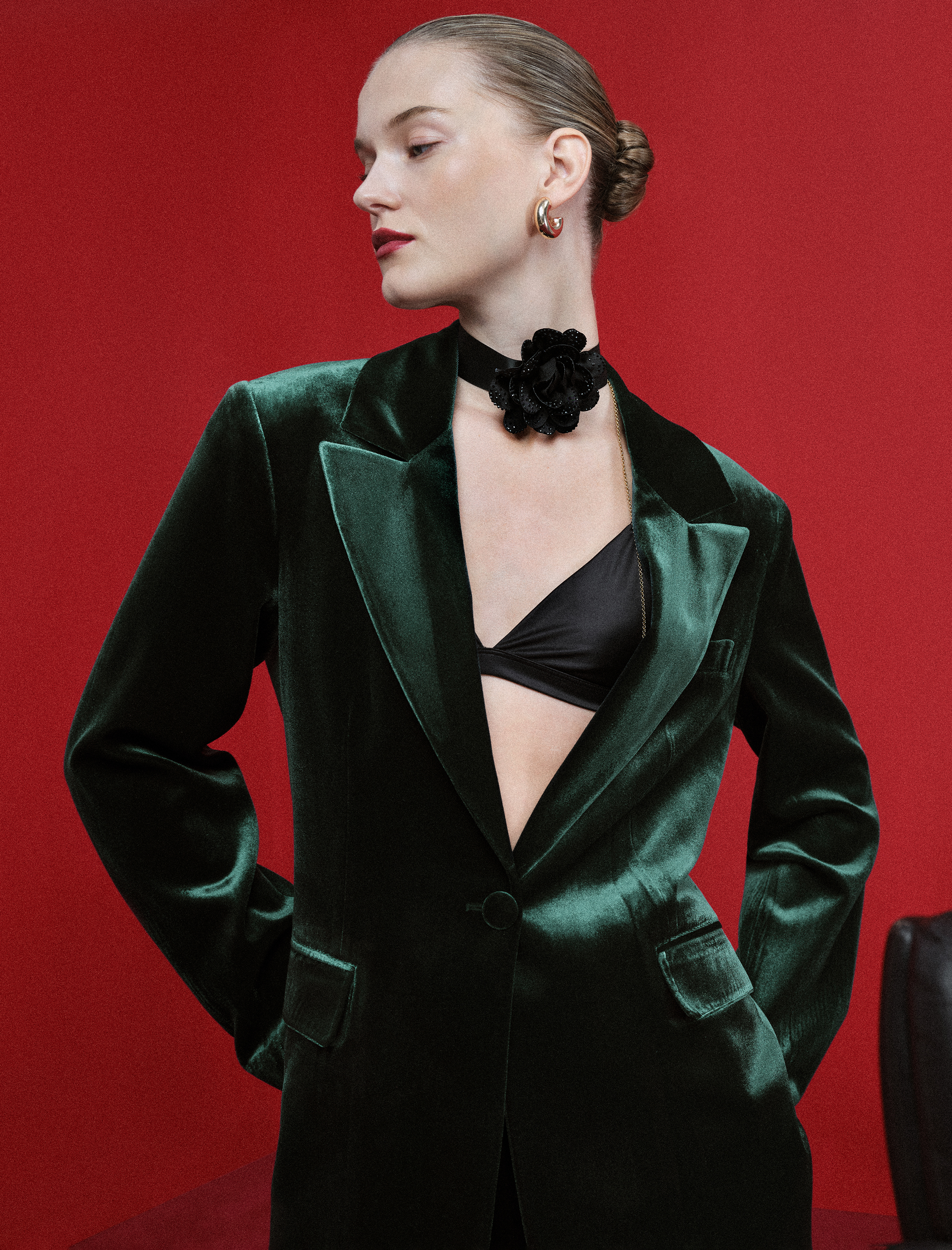  Kadın Taş Detaylı Çiçekli Choker Kolye