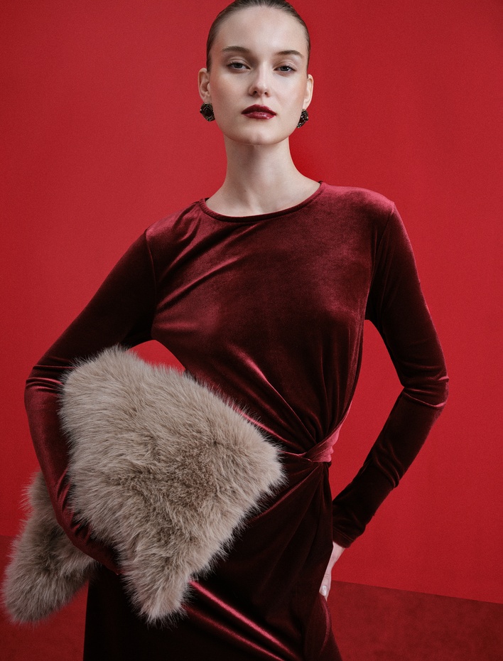  Drape Detaylı Uzun Kollu Bisiklet Yaka Uzun Kadife Elbise