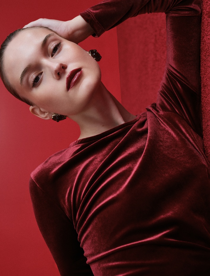  Drape Detaylı Uzun Kollu Bisiklet Yaka Uzun Kadife Elbise