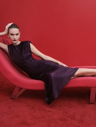 Yuvarlak Yaka Kolsuz Vatkalı Uzun Saten Elbise