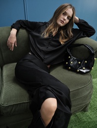 Dantel Detaylı Düğmeli Uzun Kollu V Yaka Saten Bluz