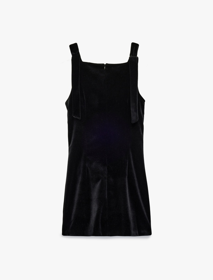  Kare Yaka Kolsuz Fiyonk Detaylı Mini Kadife Elbise