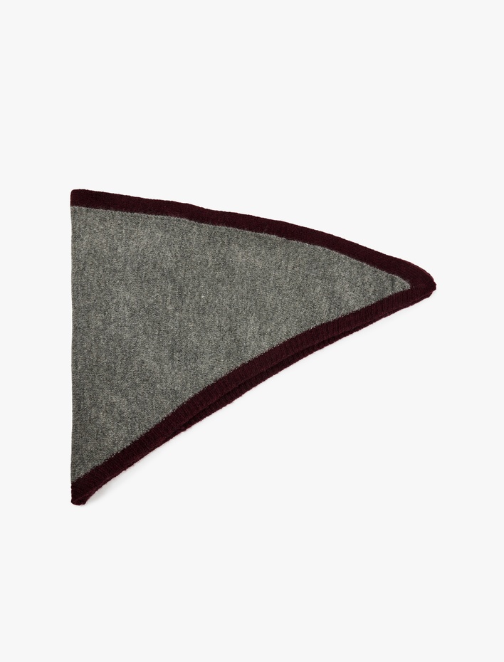 Kadın Renk Kontrastlı Üçgen Atkı