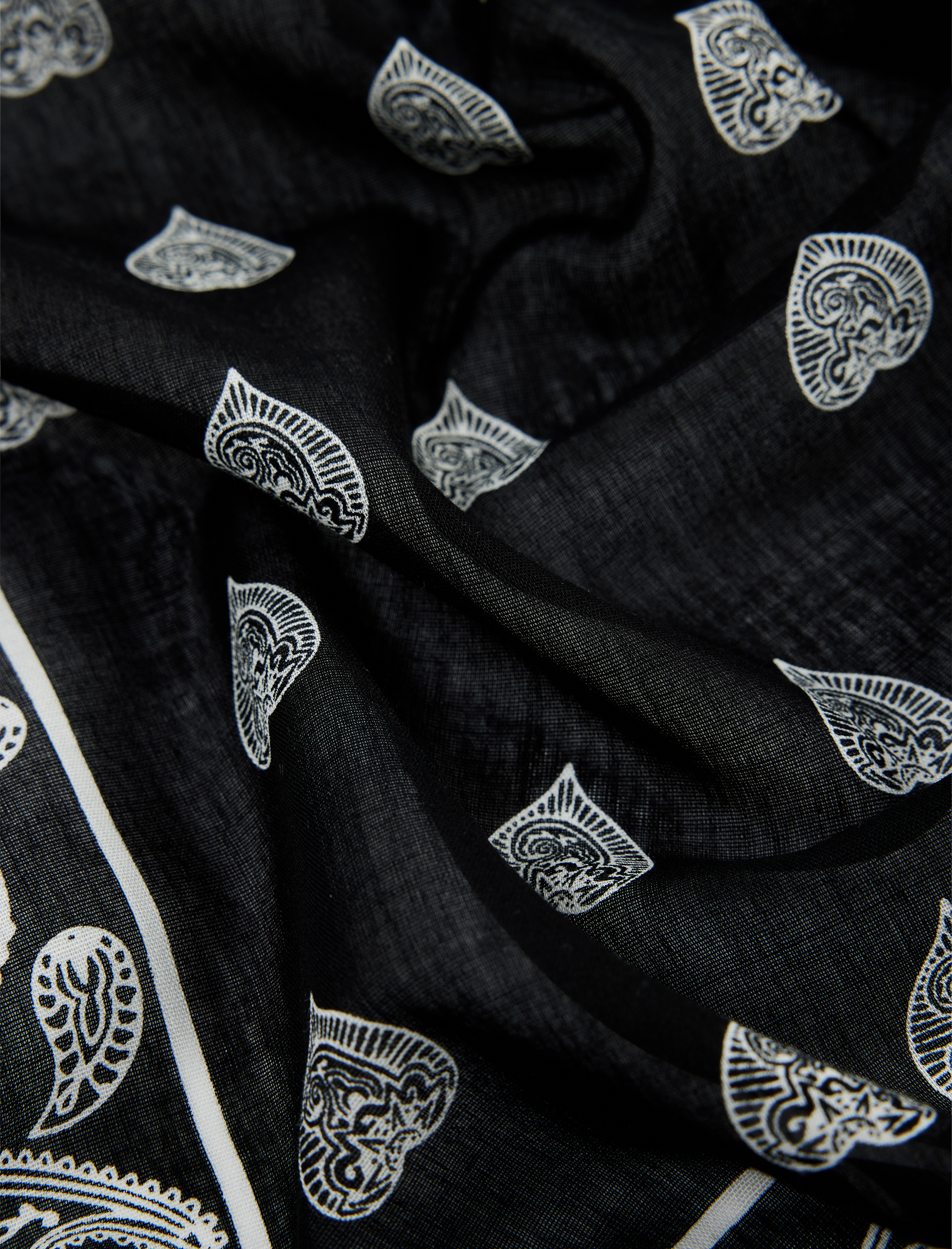  Kadın Pamuklu Etnik Desenli Kare Şal