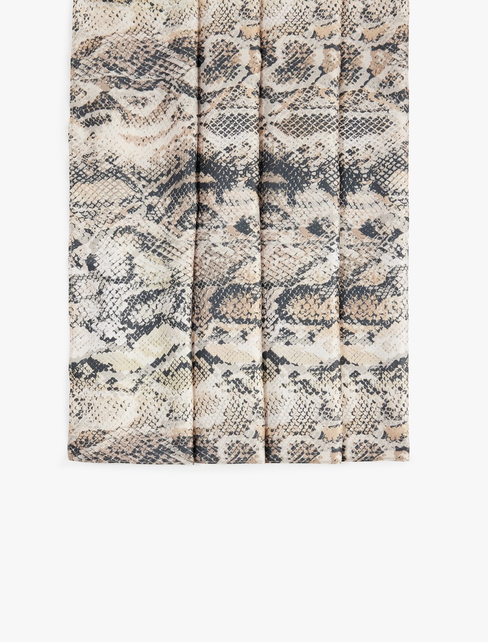 Kadın Yılan Derisi Desenli Kare Şal
