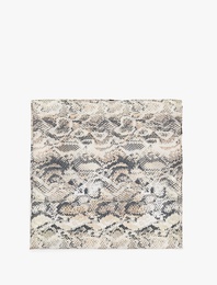 Yılan Derisi Desenli Kare Şal