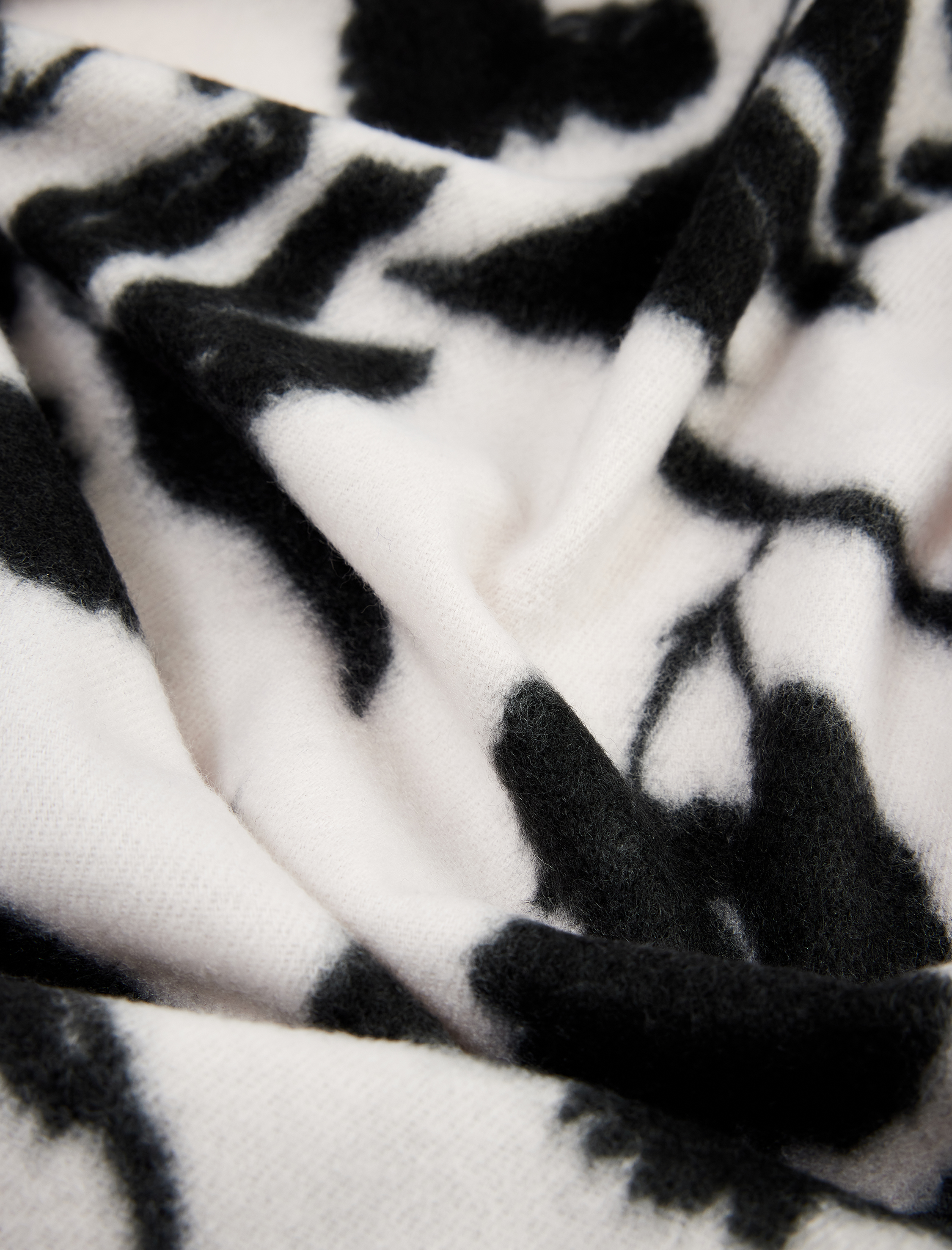  Kadın Çiçek Desenli Atkı