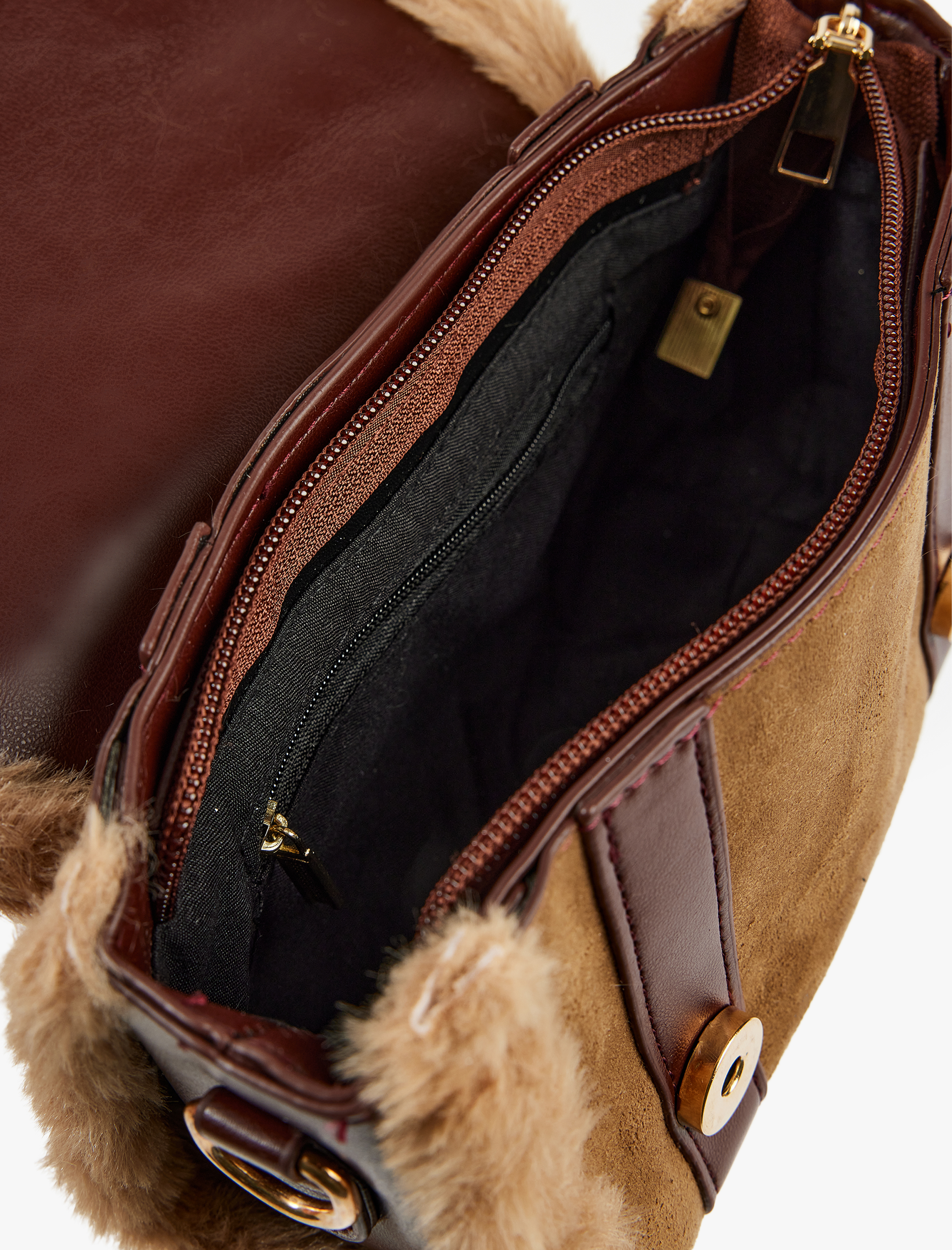  Kadın Peluş Detaylı Suni Süet Askılı Çanta