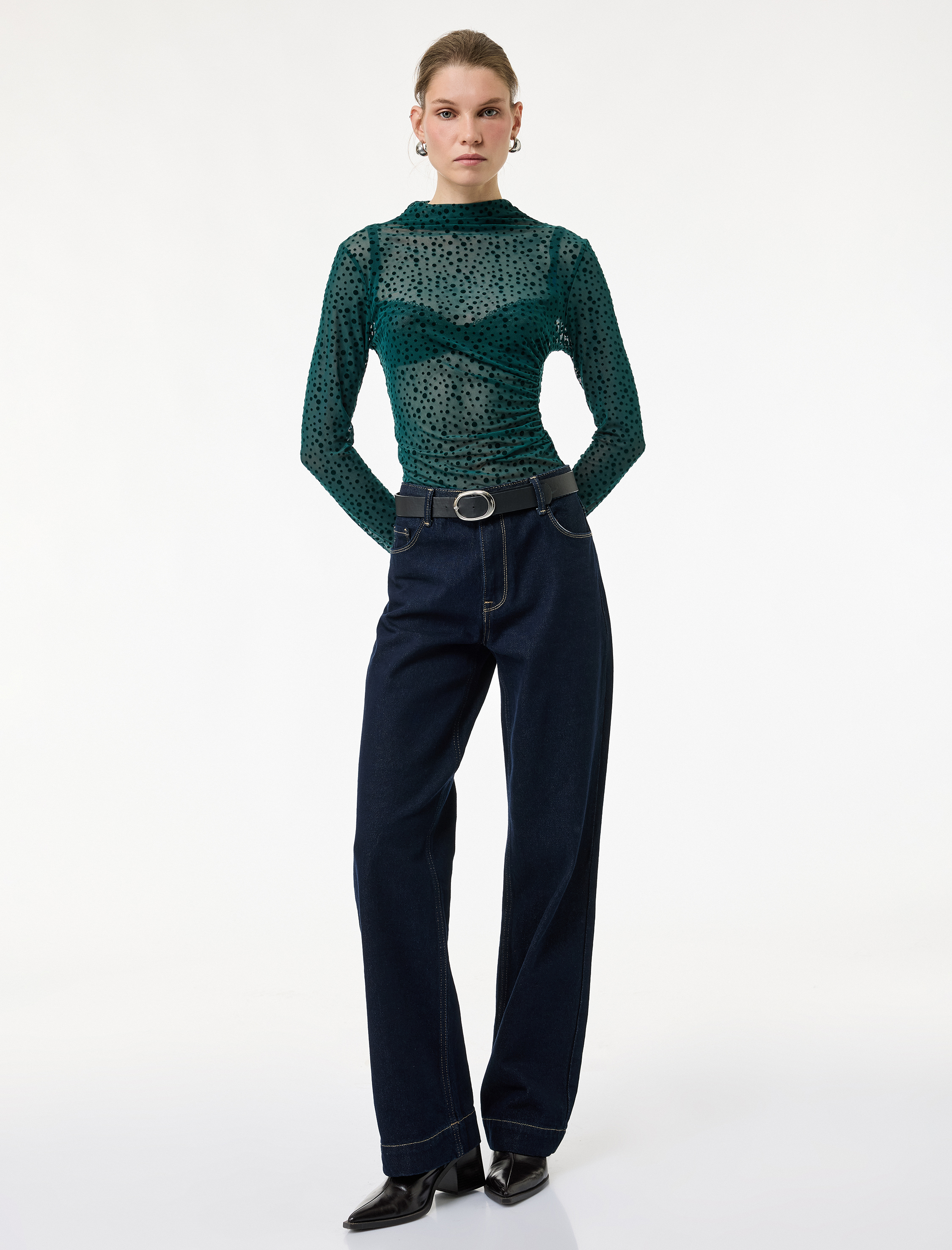   Slim Fit Uzun Kollu Geniş Dik Yaka Puantiyeli Tül Bluz