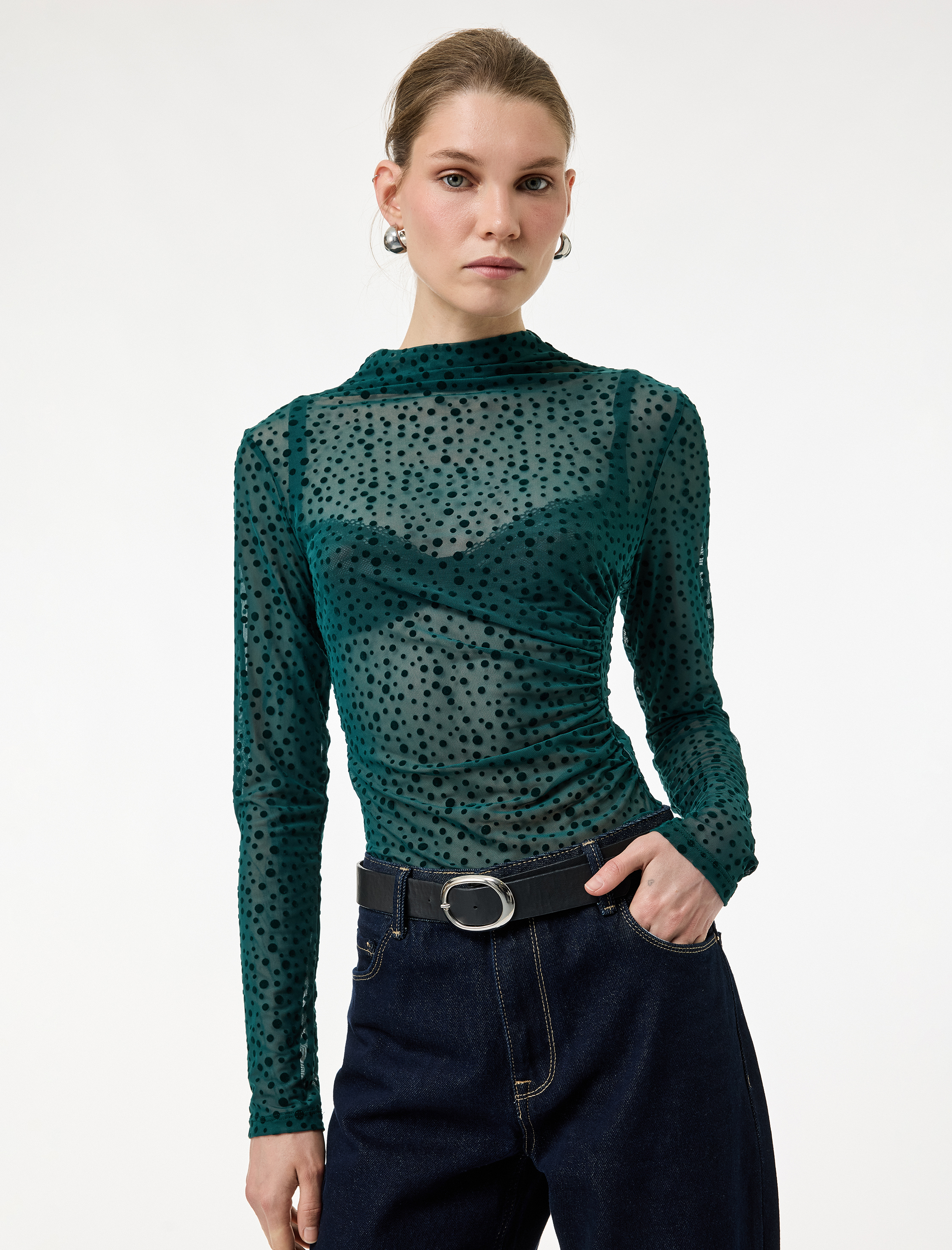   Slim Fit Uzun Kollu Geniş Dik Yaka Puantiyeli Tül Bluz