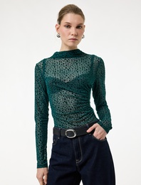 Slim Fit Uzun Kollu Geniş Dik Yaka Puantiyeli Tül Bluz