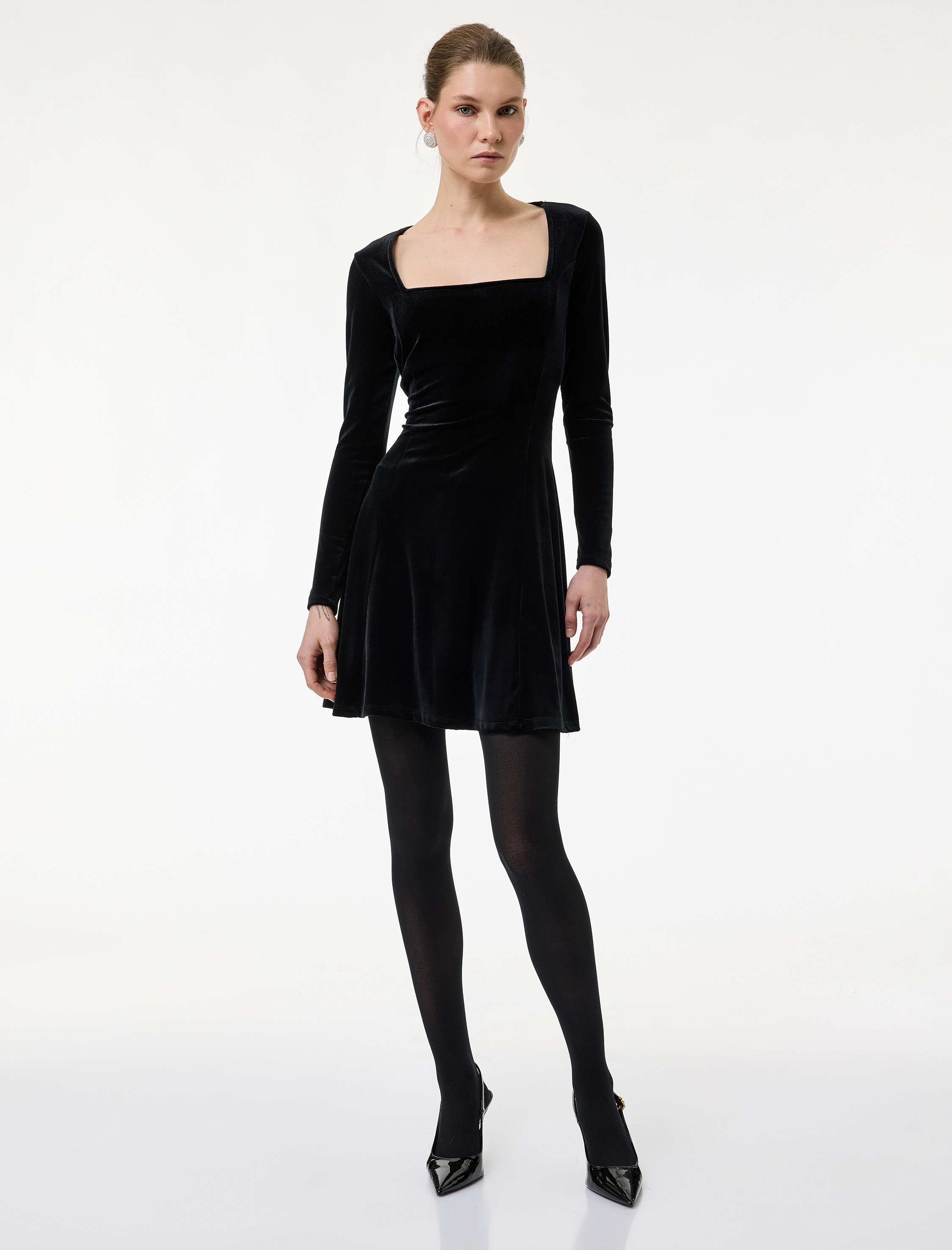   Uzun Kollu Kare Yaka Mini Kadife Elbise