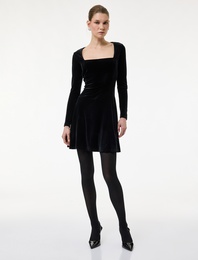 Uzun Kollu Kare Yaka Mini Kadife Elbise