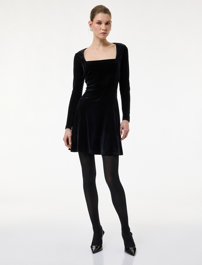  Uzun Kollu Kare Yaka Mini Kadife Elbise