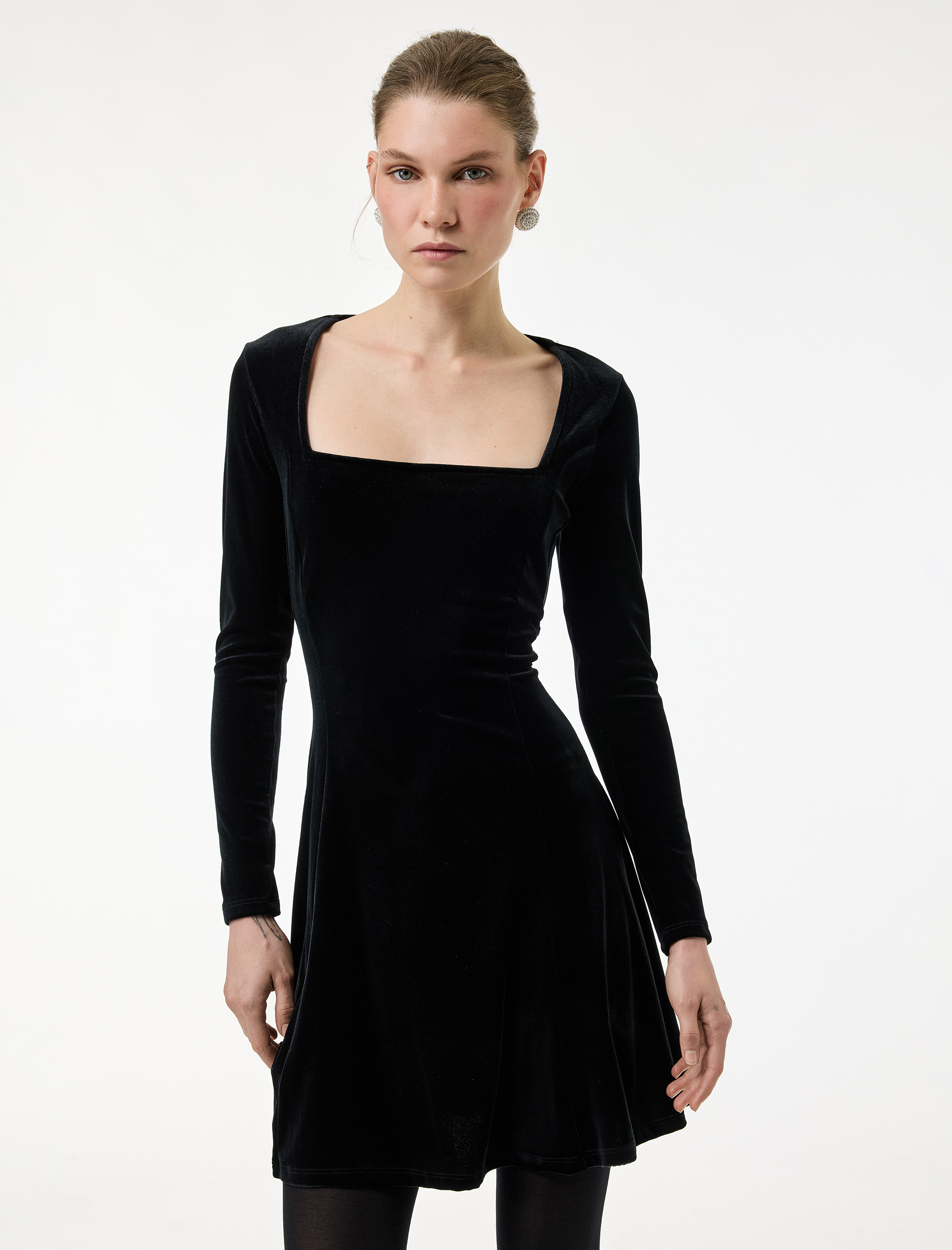   Uzun Kollu Kare Yaka Mini Kadife Elbise