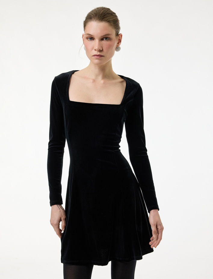  Uzun Kollu Kare Yaka Mini Kadife Elbise