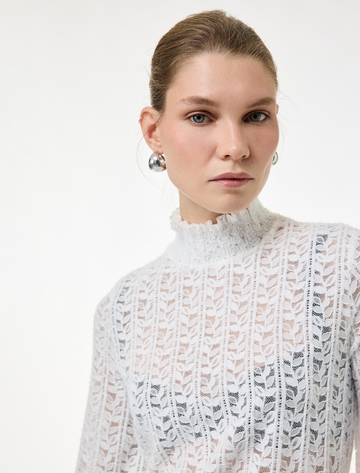  Uzun Balon Kollu Fırfırlı Dik Yaka Dantelli Bluz