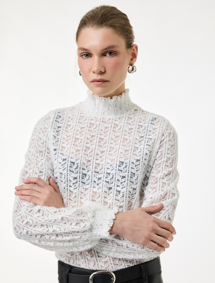  Uzun Balon Kollu Fırfırlı Dik Yaka Dantelli Bluz