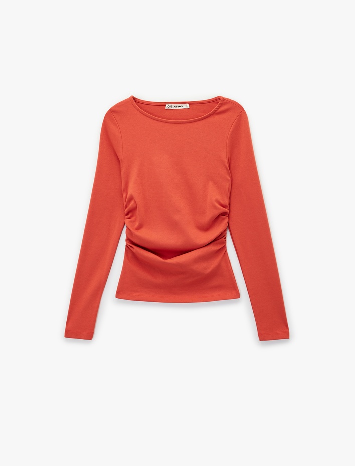  Pamuklu Slim Fit Kayık Yaka Drapeli Uzun Kollu Tişört